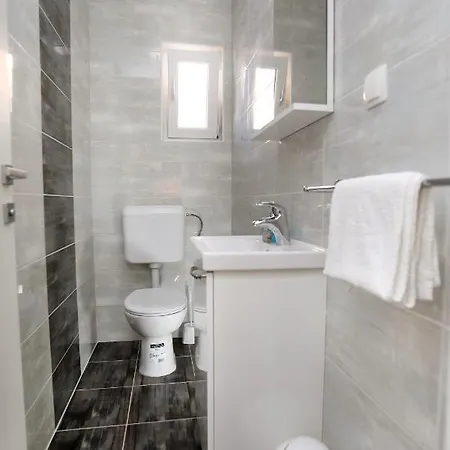 Lovely 2-bed In Okrug Gornji * Trogir