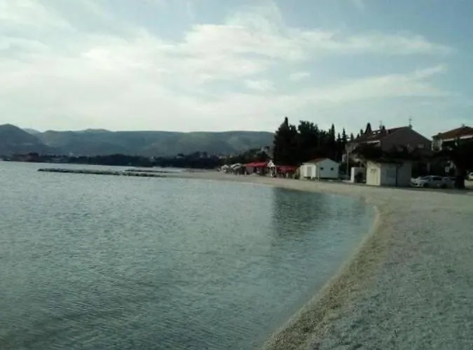 Lovely 2-bed In Okrug Gornji Apartament Okrug Gornji