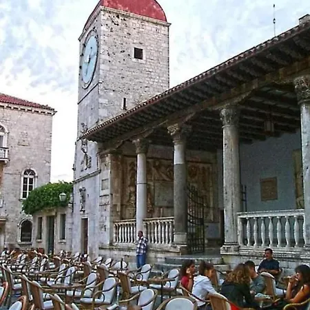 Apartment Lovely 2-bed In Okrug Gornji *