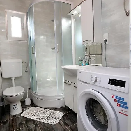 Lovely 2-bed In Appartement Okrug Gornji