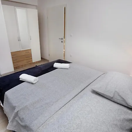 Lovely 2-bed In Okrug Gornji 公寓