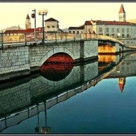 Lovely 2-bed In Okrug Gornji * 特罗吉尔