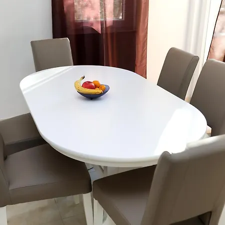 Lovely 2-bed In Okrug Gornji *