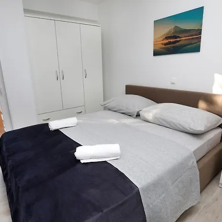 Lovely 2-bed In Okrug Gornji *