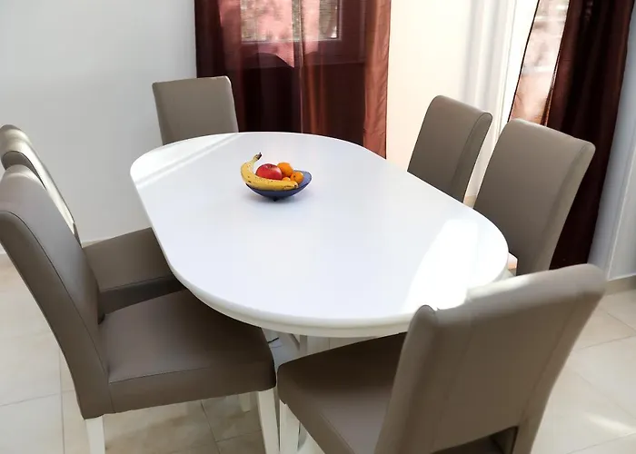 Lovely 2-bed In Okrug Gornji *