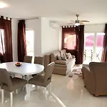 Apartman Lovely 2-bed In Okrug Gornji Okrug Gornji