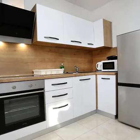 Apartment Lovely 2-bed In Okrug Gornji Okrug Gornji
