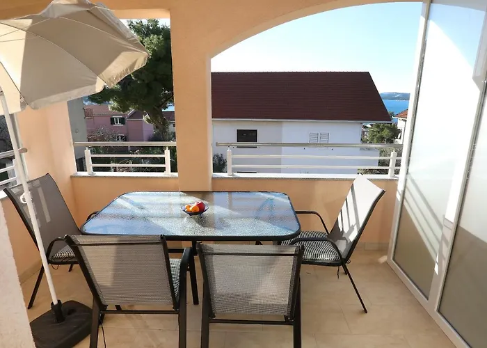 Lovely 2-bed In Okrug Gornji Apartment