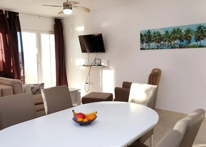 Apartment Lovely 2-bed In Okrug Gornji Okrug Gornji